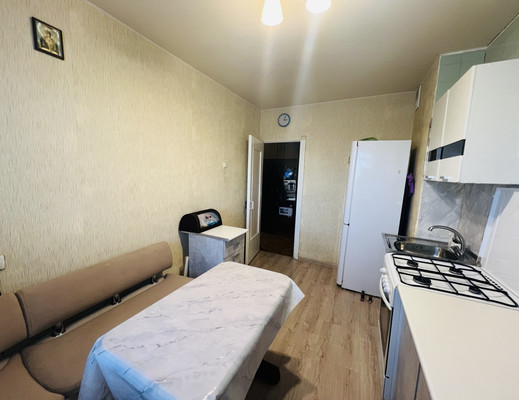 Продам трехкомнатную (3-комн.) квартиру, Миллера Ж.А. ул, 6А, Симферополь г