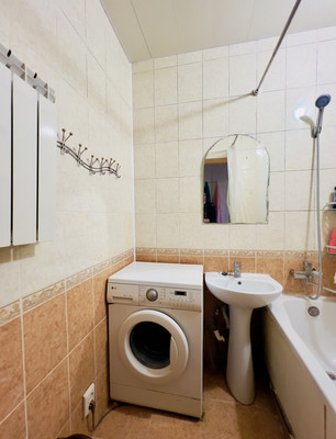 Продам трехкомнатную (3-комн.) квартиру, Миллера Ж.А. ул, 6А, Симферополь г