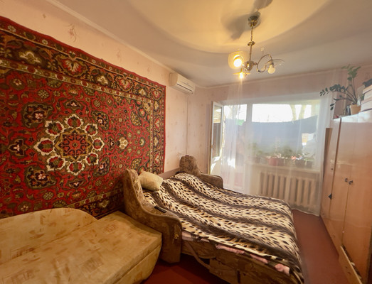Продам трехкомнатную (3-комн.) квартиру, Миллера Ж.А. ул, 6А, Симферополь г
