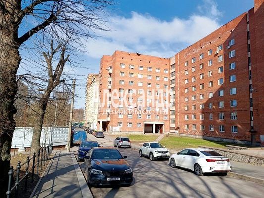 Продам трехкомнатную (3-комн.) квартиру, Кутузова б-р, д. 7, Выборг г