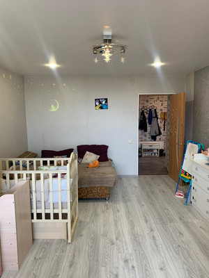 Продам однокомнатную (1-комн.) квартиру, Молодежный кв-л, 8, Урожайное с