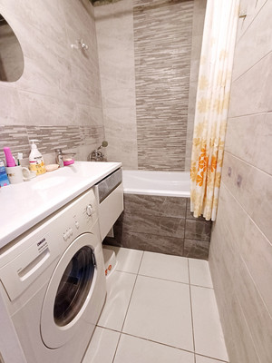Продам трехкомнатную (3-комн.) квартиру, Братьев Касимовых ул, 40, Казань г