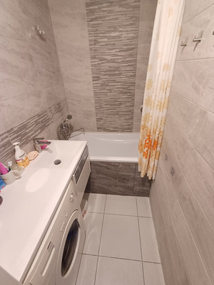 Продам трехкомнатную (3-комн.) квартиру, Братьев Касимовых ул, 40, Казань г