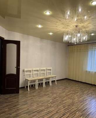 Продам двухкомнатную (2-комн.) квартиру, Старорусский б-р, 33, Великий Новгород г