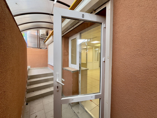 Продам торговое помещение 72 м2, Железнодорожная ул, 1кв, Симферополь г