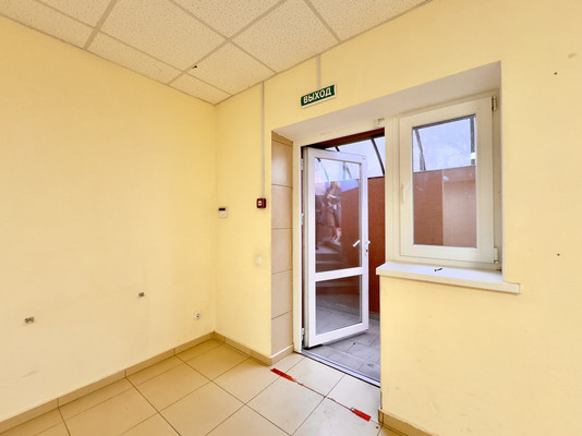 Продам торговое помещение 72 м2, Железнодорожная ул, 1кв, Симферополь г