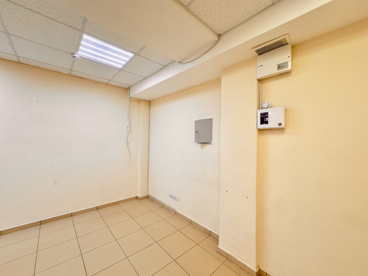 Продам торговое помещение 72 м2, Железнодорожная ул, 1кв, Симферополь г