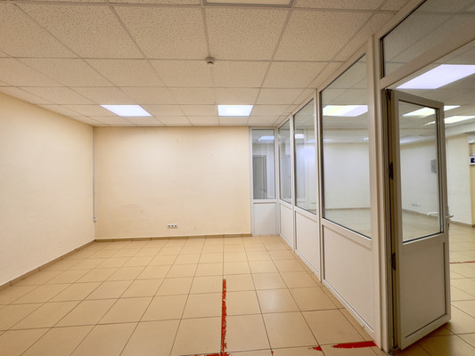 Продам торговое помещение 72 м2, Железнодорожная ул, 1кв, Симферополь г