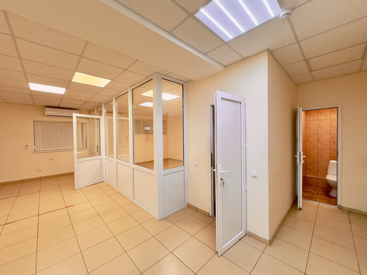 Продам торговое помещение 72 м2, Железнодорожная ул, 1кв, Симферополь г