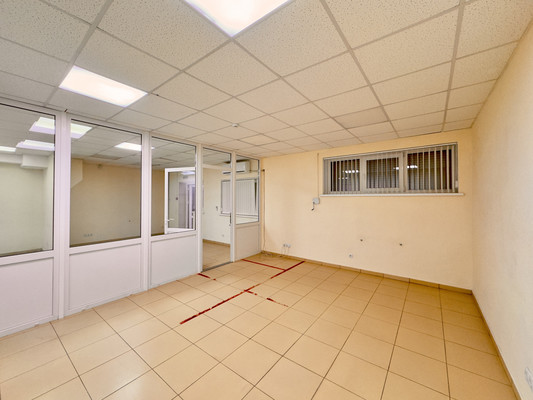 Продам торговое помещение 72 м2, Железнодорожная ул, 1кв, Симферополь г