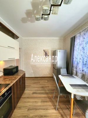 Продам двухкомнатную (2-комн.) квартиру, Волховская наб, 52, Кириши г