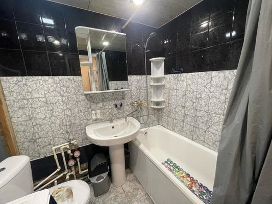 Продам трехкомнатную (3-комн.) квартиру, Громова ул, 140, Екатеринбург г