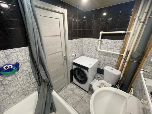 Продам трехкомнатную (3-комн.) квартиру, Громова ул, 140, Екатеринбург г