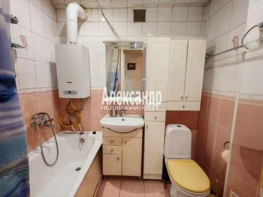 Продам двухкомнатную (2-комн.) квартиру, Бестужевская ул, 57, Санкт-Петербург г