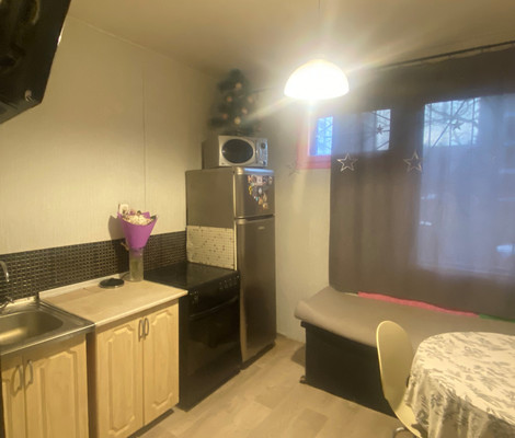 Продам двухкомнатную (2-комн.) квартиру, Школьная ул, 112А, Санкт-Петербург г
