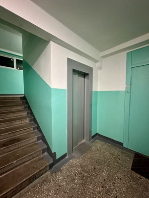 Продам двухкомнатную (2-комн.) квартиру, Беринга ул, 11, Мурманск г