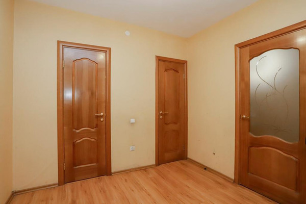 Продам трехкомнатную (3-комн.) квартиру, Сурнова ул, 30к9, Иркутск г