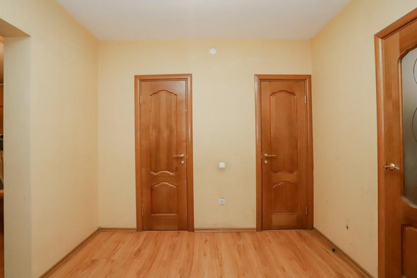 Продам трехкомнатную (3-комн.) квартиру, Сурнова ул, 30к9, Иркутск г