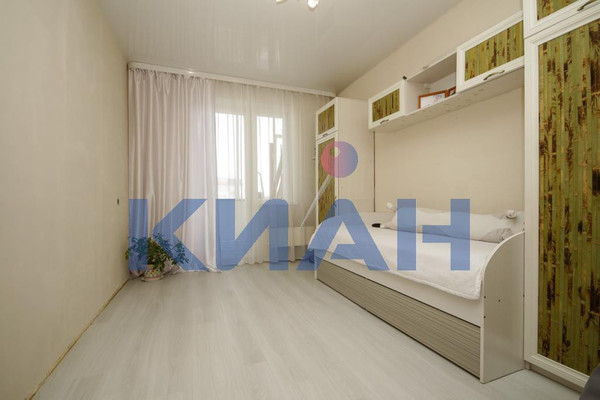Продам двухкомнатную (2-комн.) квартиру, Мирошниченко ул, 22, Красноярск г