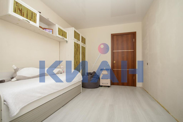 Продам двухкомнатную (2-комн.) квартиру, Мирошниченко ул, 22, Красноярск г