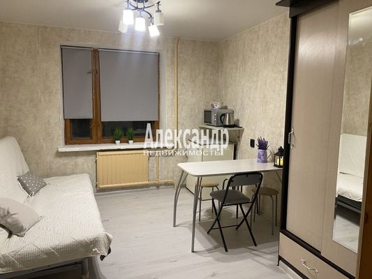 Продам комнату в 7-комн. квартире, Купчинская ул, 21к2, Санкт-Петербург г