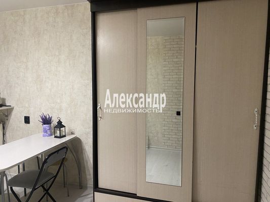 Продам комнату в 7-комн. квартире, Купчинская ул, 21к2, Санкт-Петербург г