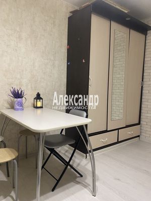 Продам комнату в 7-комн. квартире, Купчинская ул, 21к2, Санкт-Петербург г