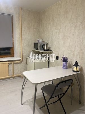 Продам комнату в 7-комн. квартире, Купчинская ул, 21к2, Санкт-Петербург г