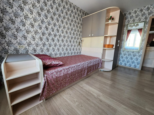 Продам трехкомнатную (3-комн.) квартиру, Старостина ул, 35, Мурманск г