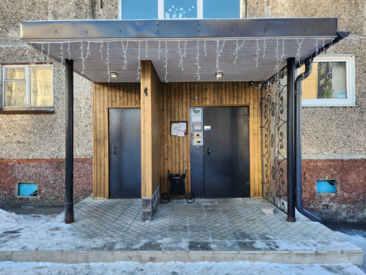 Продам трехкомнатную (3-комн.) квартиру, Старостина ул, 35, Мурманск г