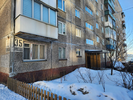 Продам трехкомнатную (3-комн.) квартиру, Старостина ул, 35, Мурманск г