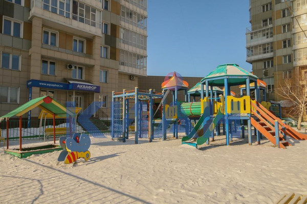 Продам однокомнатную (1-комн.) квартиру, Шахтеров ул, 44, Красноярск г