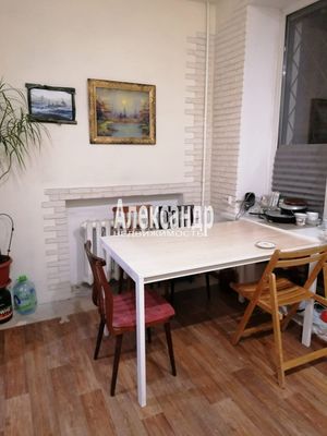 Продам трехкомнатную (3-комн.) квартиру, Большой Смоленский пр-кт, д. 28, Санкт-Петербург г