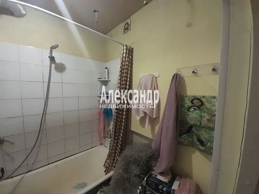Продам трехкомнатную (3-комн.) квартиру, Большой Смоленский пр-кт, д. 28, Санкт-Петербург г
