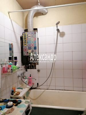 Продам трехкомнатную (3-комн.) квартиру, Большой Смоленский пр-кт, д. 28, Санкт-Петербург г