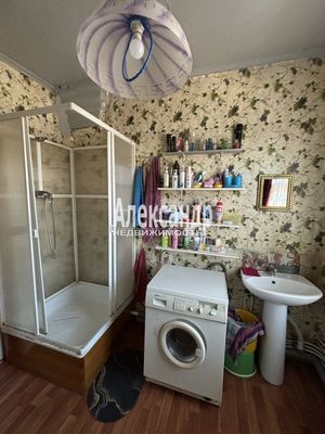 Продам 3-комн. в 4-комн. квартире, Межевая ул, 13, Лисий Нос п