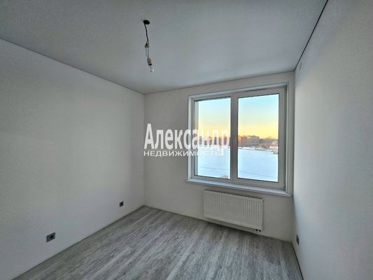 Продам трехкомнатную (3-комн.) квартиру, Уральская ул, 25, Санкт-Петербург г