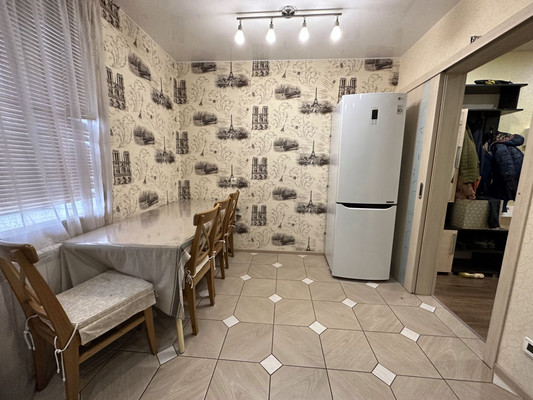 Продам двухкомнатную (2-комн.) квартиру, 131, Подмошье д