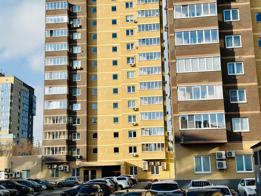 Продам трехкомнатную (3-комн.) квартиру, Чичерина ул, 38в, Челябинск г