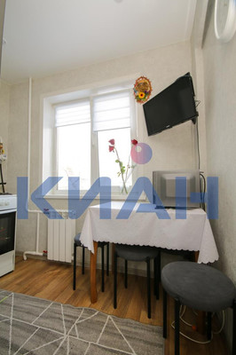 Продам двухкомнатную (2-комн.) квартиру, Парашютная ул, 12, Красноярск г