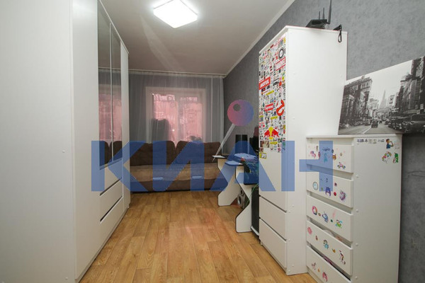 Продам двухкомнатную (2-комн.) квартиру, Парашютная ул, 12, Красноярск г