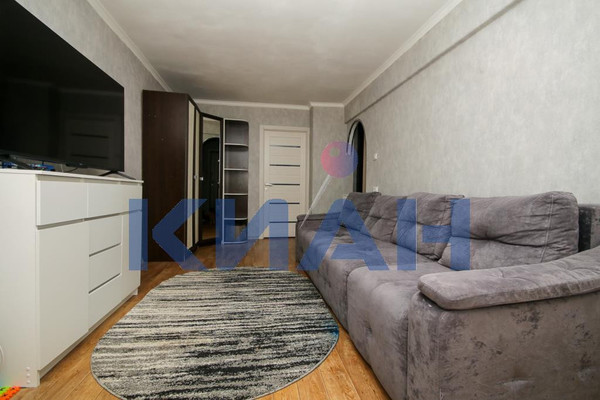 Продам двухкомнатную (2-комн.) квартиру, Парашютная ул, 12, Красноярск г