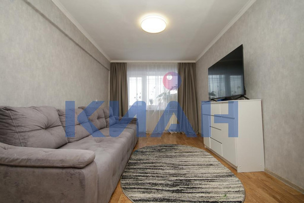 Продам двухкомнатную (2-комн.) квартиру, Парашютная ул, 12, Красноярск г
