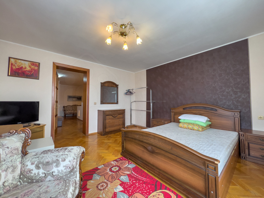 Продам трехкомнатную (3-комн.) квартиру, Дальневосточная ул, 142, Иркутск г