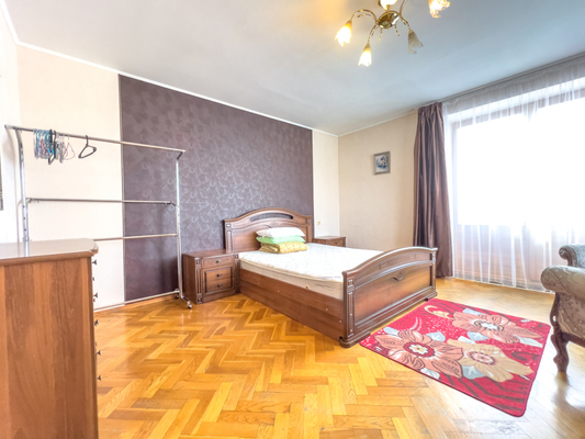 Продам трехкомнатную (3-комн.) квартиру, Дальневосточная ул, 142, Иркутск г