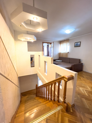 Продам трехкомнатную (3-комн.) квартиру, Дальневосточная ул, 142, Иркутск г