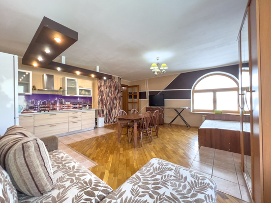 Продам трехкомнатную (3-комн.) квартиру, Дальневосточная ул, 142, Иркутск г