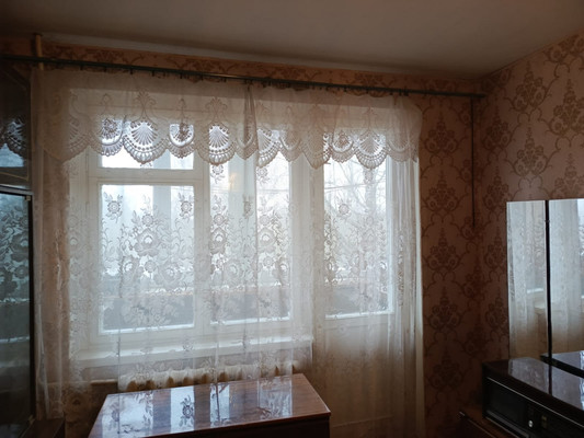 Продам двухкомнатную (2-комн.) квартиру, 42, Новый Свет п