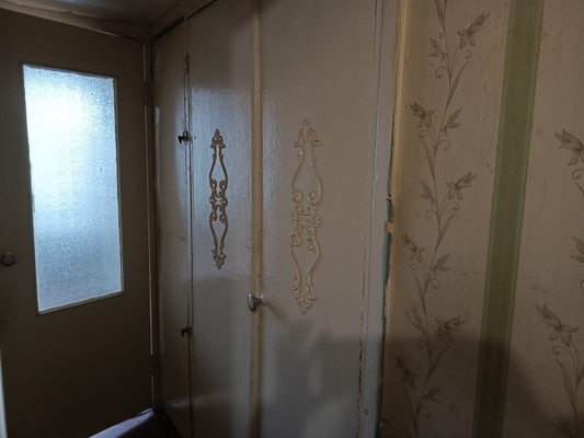 Продам двухкомнатную (2-комн.) квартиру, 42, Новый Свет п