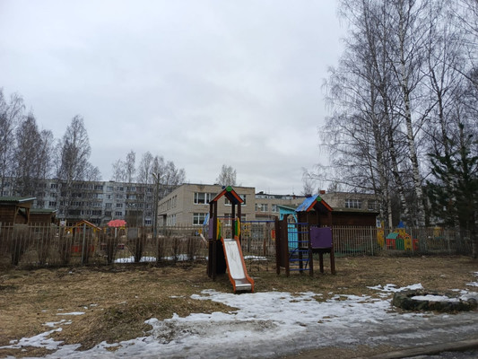 Продам двухкомнатную (2-комн.) квартиру, 42, Новый Свет п